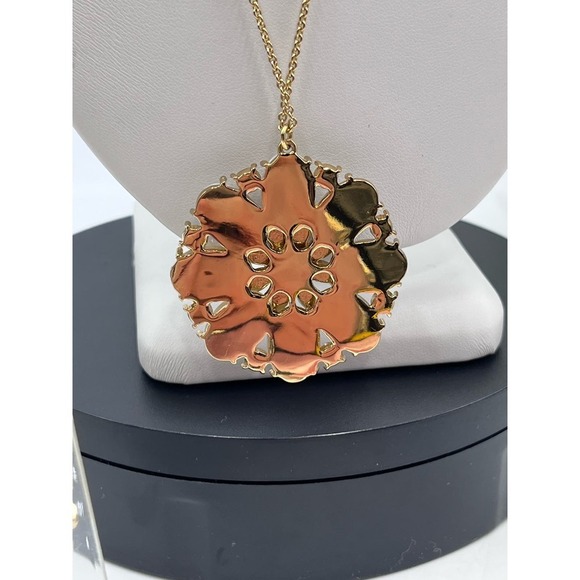 Kate Spade Bungalow Bouquet Cluster Mother Of Pearl Earrings Necklace Set - Picture 8 of 16